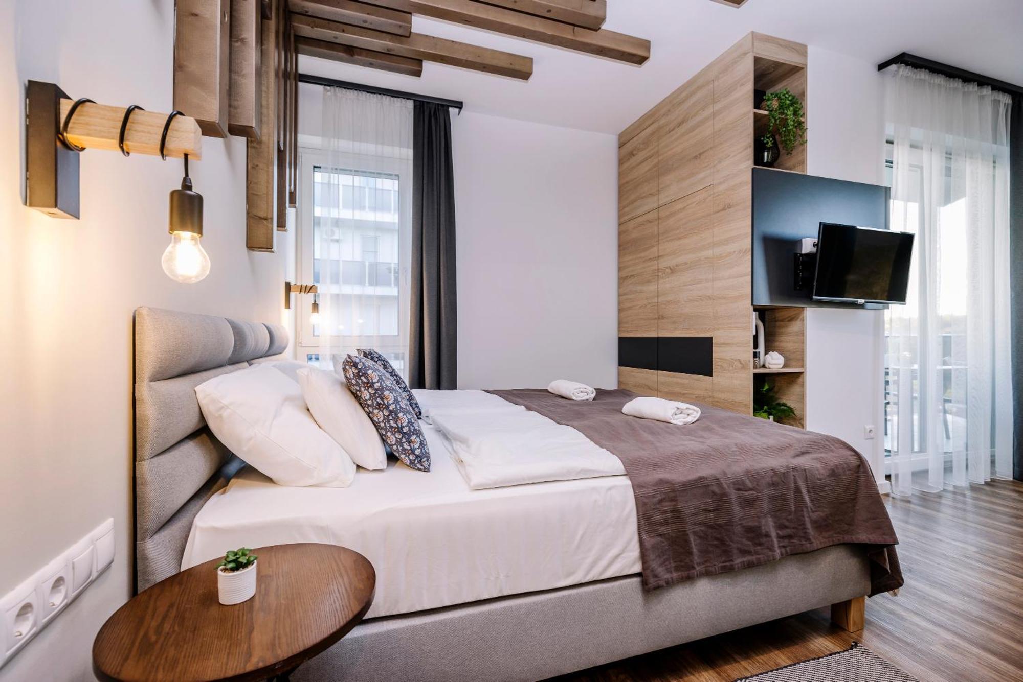 Amade Apartmanok 2 Győr Zimmer foto