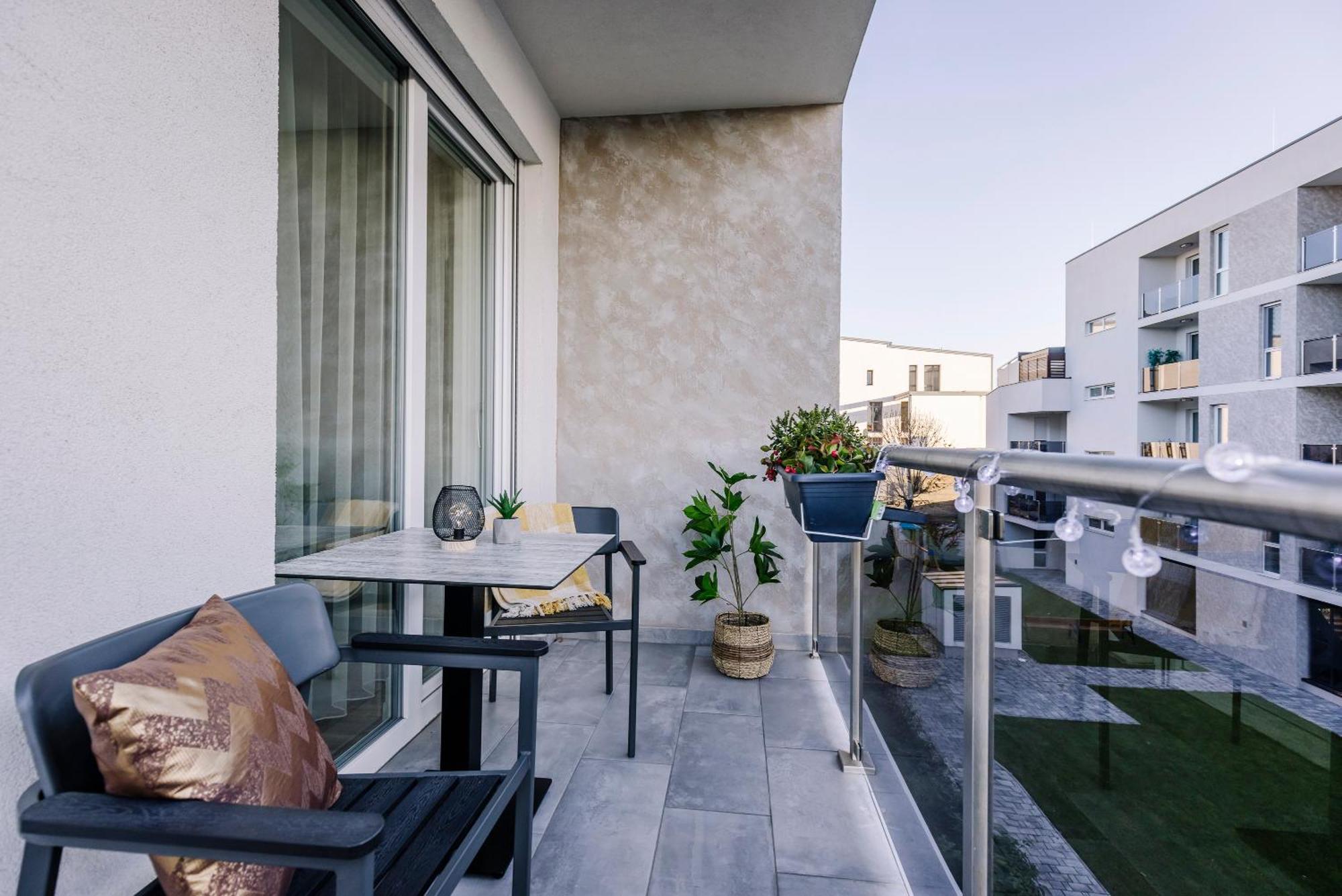 Amade Apartmanok 2 Győr Zimmer foto